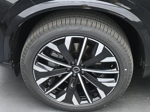 Onyx Black Metallic 2026 Volvo XC90 B6 Plus 7-Seater