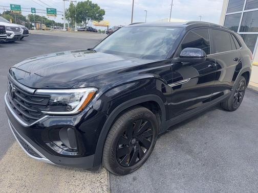 Deep Black Pearl Effect 2025 Volkswagen Atlas Cross Sport 2.0T SE w/Technology