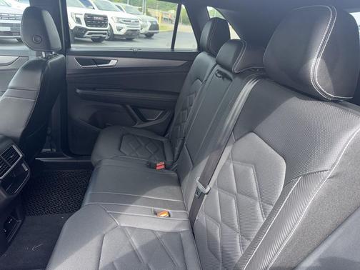Deep Black Pearl Effect 2025 Volkswagen Atlas Cross Sport 2.0T SE w/Technology
