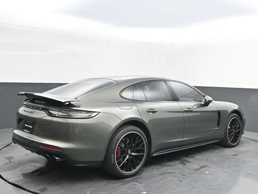 2023 Porsche Panamera GTS