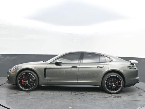 2023 Porsche Panamera GTS