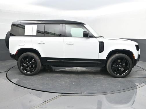 2025 Land Rover Defender P400 X-Dynamic SE