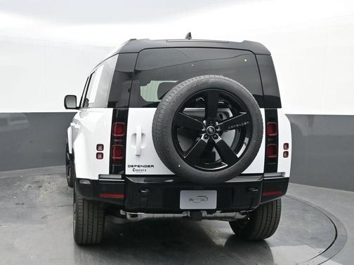2025 Land Rover Defender P400 X-Dynamic SE
