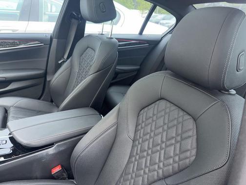 Black Sapphire Metallic 2022 BMW 530 i xDrive