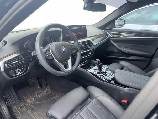 Black Sapphire Metallic 2022 BMW 530 i xDrive