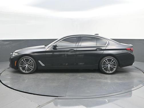 Black Sapphire Metallic 2022 BMW 530 i xDrive