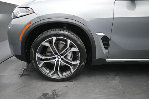 Skyscraper Gray Metallic 2024 BMW X5 xDrive40i