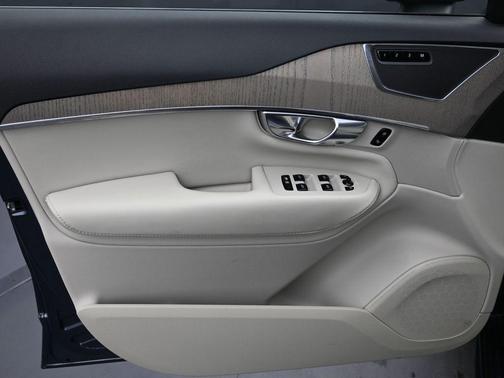 2025 Volvo XC90 Plug-In Hybrid T8 Plus 7-Seater