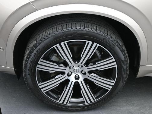2024 Volvo XC90 B5 Plus Bright Theme