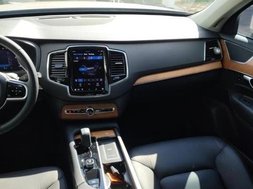 2024 Volvo XC90 B5 Plus Bright Theme