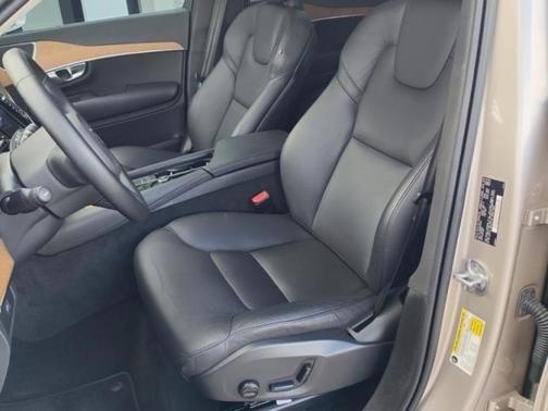 2024 Volvo XC90 B5 Plus Bright Theme