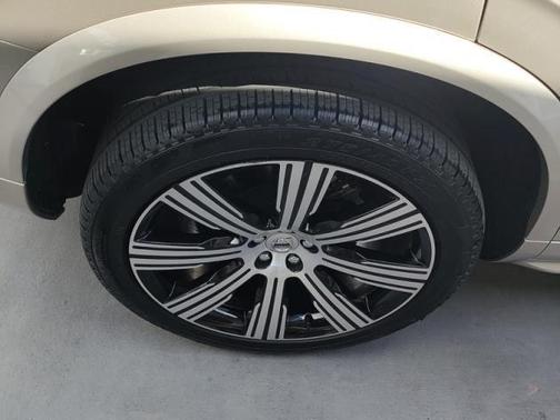 2024 Volvo XC90 B5 Plus Bright Theme