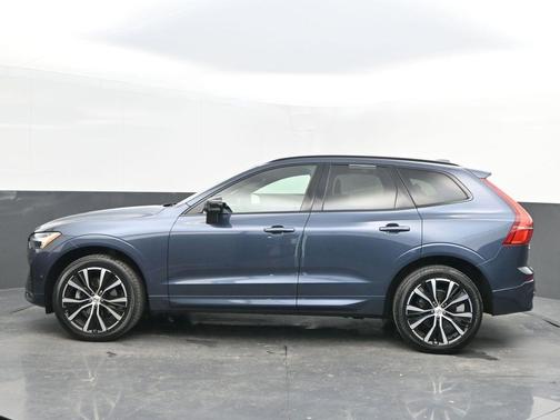 2023 Volvo XC60 B5 Ultimate Dark Theme