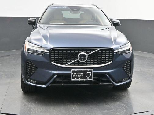 2023 Volvo XC60 B5 Ultimate Dark Theme