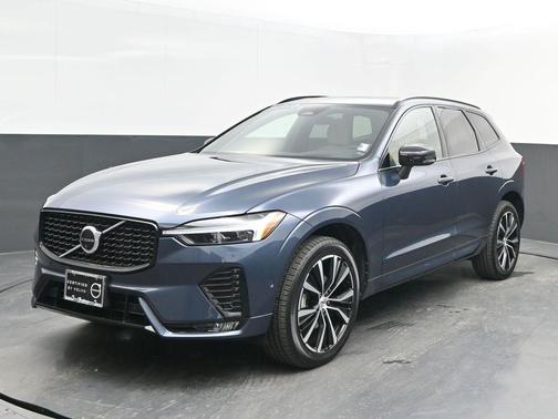 2023 Volvo XC60 B5 Ultimate Dark Theme