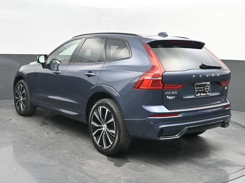 2023 Volvo XC60 B5 Ultimate Dark Theme