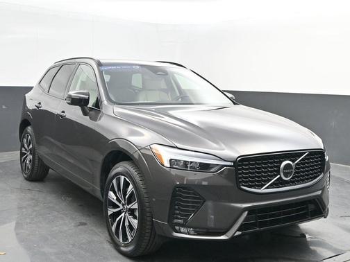 2024 Volvo XC60 B5 Plus Dark Theme