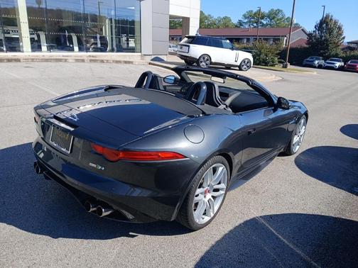 2017 Jaguar F-TYPE R