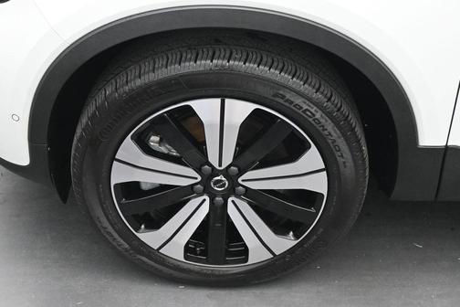 Crystal White Metallic 2023 Volvo C40 Recharge Pure Electric Twin Plus