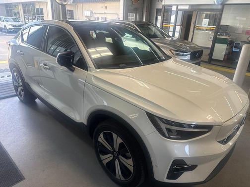 Crystal White Metallic 2023 Volvo C40 Recharge Pure Electric Twin Plus
