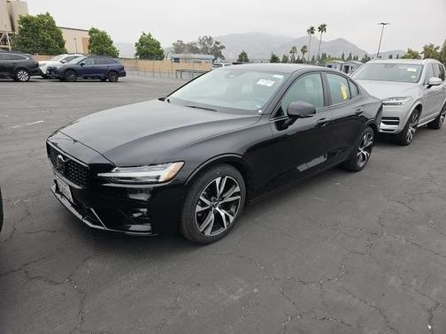 2025 Volvo S60 B5 Plus