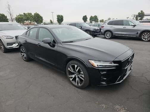 2025 Volvo S60 B5 Plus
