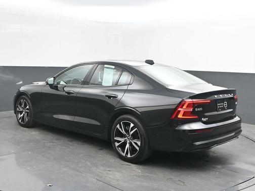 2025 Volvo S60 B5 Plus