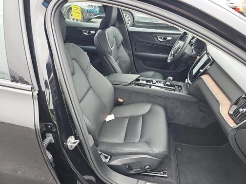 2025 Volvo S60 B5 Plus