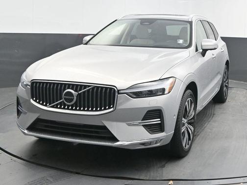 2023 Volvo XC60 B5 Ultimate Bright Theme