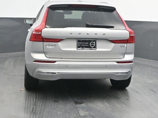 2023 Volvo XC60 B5 Ultimate Bright Theme