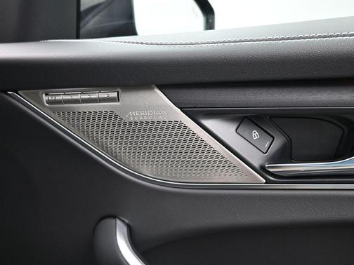 Santorini Black 2025 Jaguar F-PACE P400 R-Dynamic S