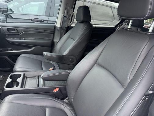 Platinum White Pearl 2024 Honda Odyssey EX-L