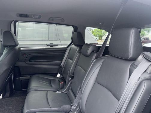 Platinum White Pearl 2024 Honda Odyssey EX-L