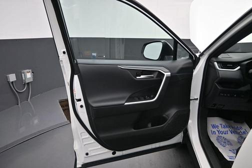Wind Chill Pearl / Midnight Black Metallic 2023 Toyota RAV4 Hybrid XSE