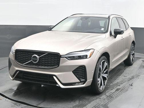 2023 Volvo XC60 B5 Ultimate Dark Theme