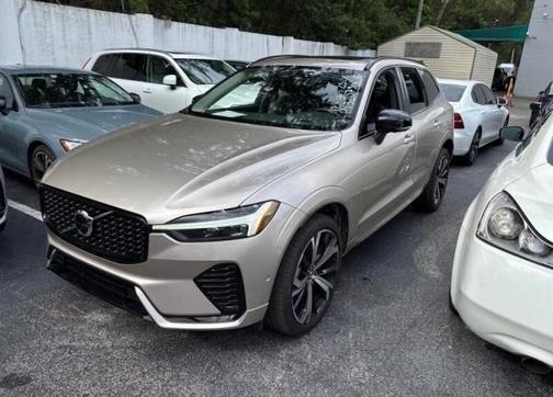 2023 Volvo XC60 B5 Ultimate Dark Theme