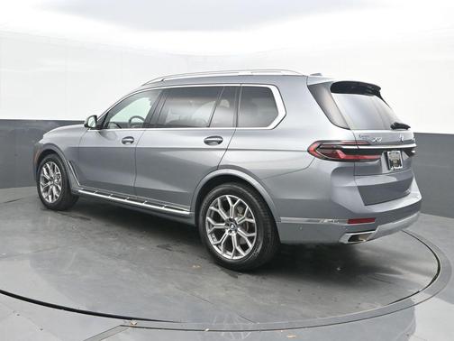 Skyscraper Gray Metallic 2024 BMW X7 xDrive40i