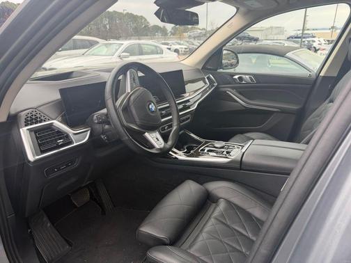 Skyscraper Gray Metallic 2024 BMW X7 xDrive40i
