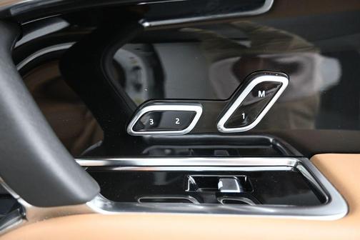 Fuji White 2023 Land Rover Range Rover P400 SE