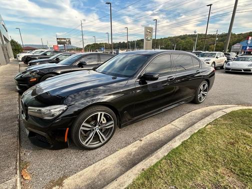 2019 BMW 740 i