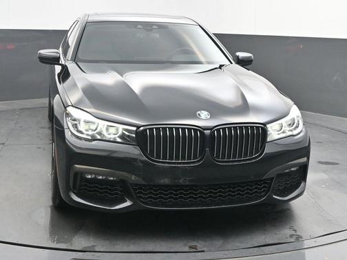 2019 BMW 740 i