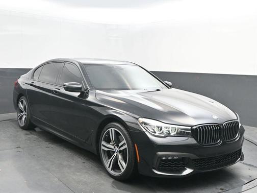 2019 BMW 740 i