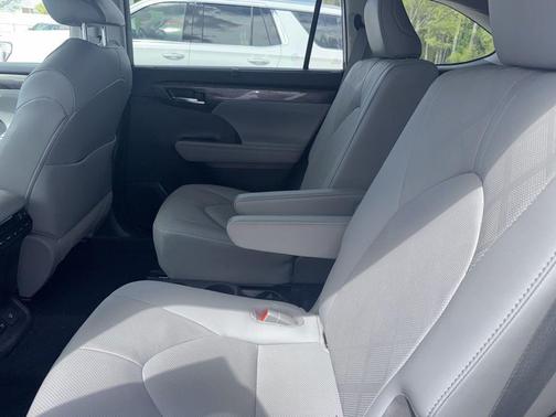 Magnetic Gray Metallic 2021 Toyota Highlander Platinum
