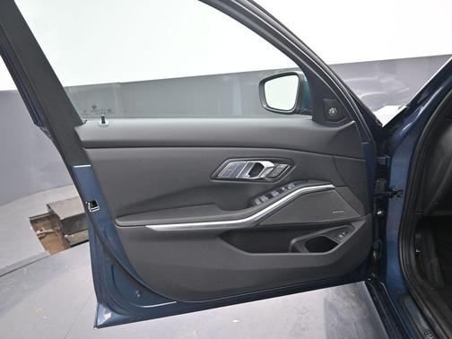 2025 BMW 330 i