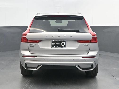 Silver 2024 Volvo XC60 B5 Plus Dark Theme