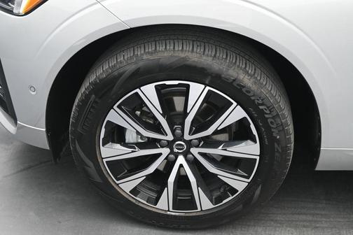 Silver 2024 Volvo XC60 B5 Plus Dark Theme