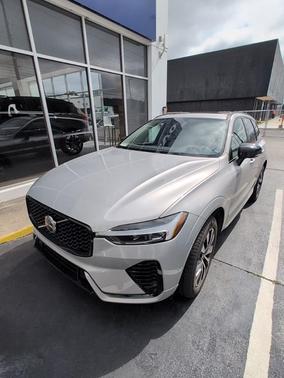 Silver 2024 Volvo XC60 B5 Plus Dark Theme