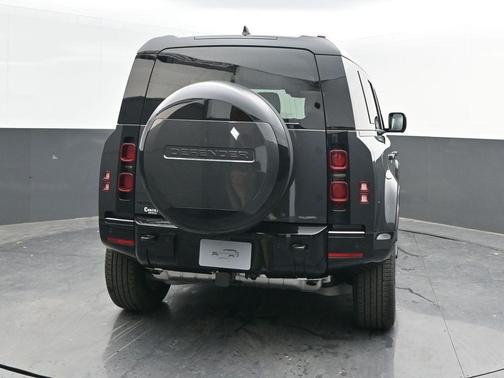 2025 Land Rover Defender P400 X-Dynamic SE