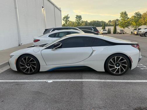 Crystal White Pearl Metallic 2016 BMW i8 Base
