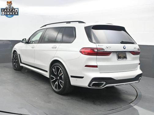 Mineral White Metallic 2022 BMW X7 xDrive40i